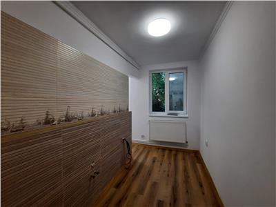 Apartament cu 3 camere ,61 mp, situat in zona Semicentrala !