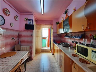 Apartament cu 3 camere, 65 de mp, situat in cartierul Zorilor!